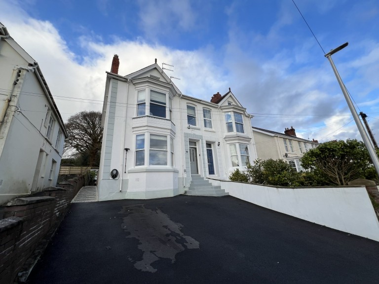 Images for Carmarthen, Carmarthenshire EAID:swift BID:0004-7720-8cbe-d305