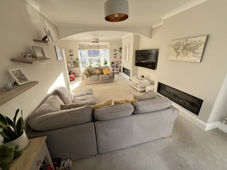 Images for Carmarthen, Carmarthenshire EAID:swift BID:0004-7720-8cbe-d305