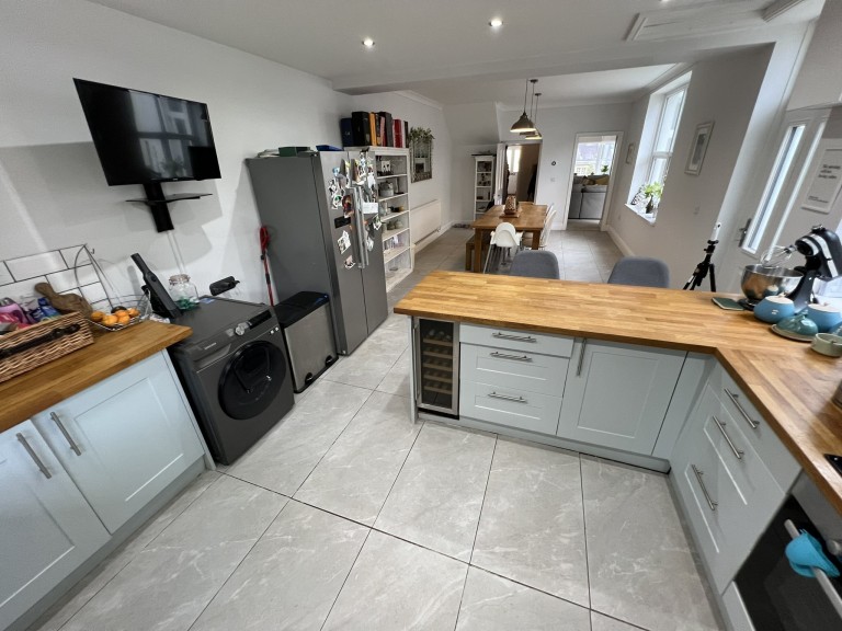 Images for Carmarthen, Carmarthenshire EAID:swift BID:0004-7720-8cbe-d305