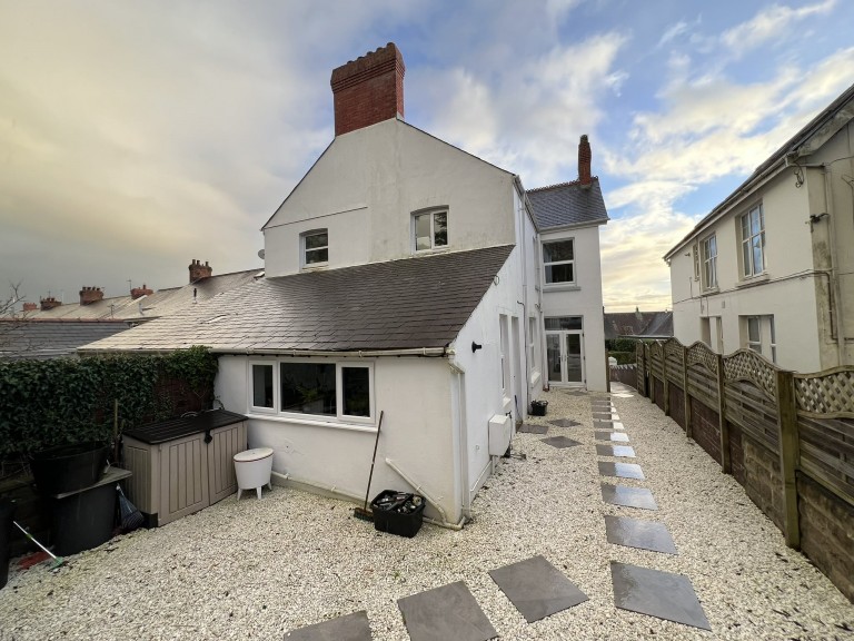 Images for Carmarthen, Carmarthenshire EAID:swift BID:0004-7720-8cbe-d305
