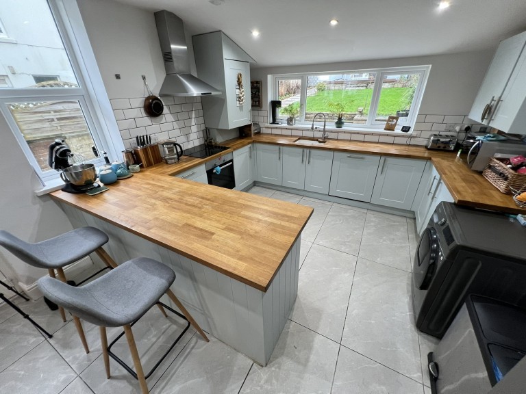 Images for Carmarthen, Carmarthenshire EAID:swift BID:0004-7720-8cbe-d305