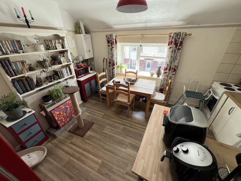 Images for Carmarthen, Carmarthenshire EAID:swift BID:0004-7720-8cbe-d305