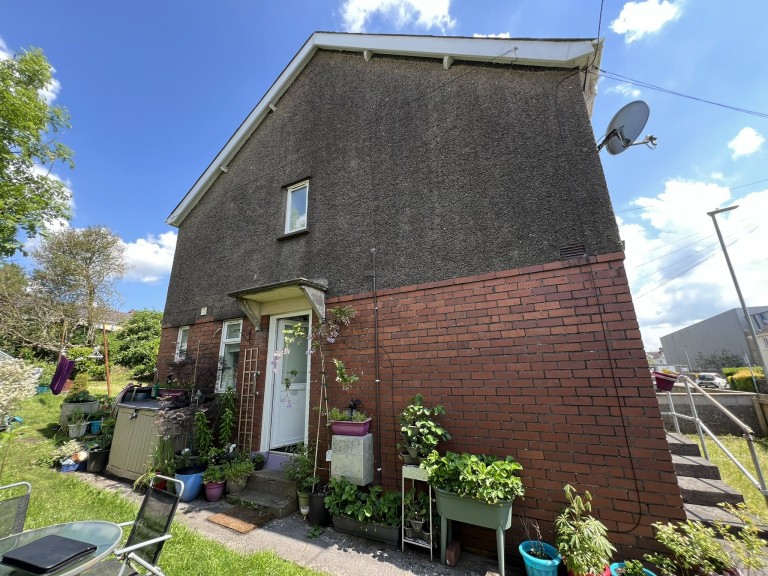 Images for Carmarthen, Carmarthenshire EAID:swift BID:0004-7720-8cbe-d305