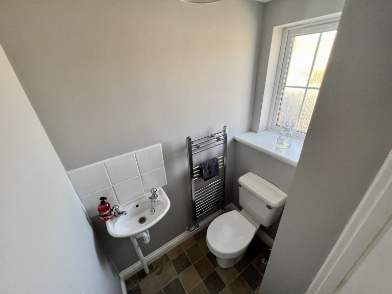 Images for Carmarthen, Carmarthenshire EAID:swift BID:0004-7720-8cbe-d305