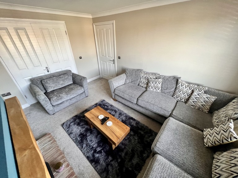 Images for Carmarthen, Carmarthenshire EAID:swift BID:0004-7720-8cbe-d305