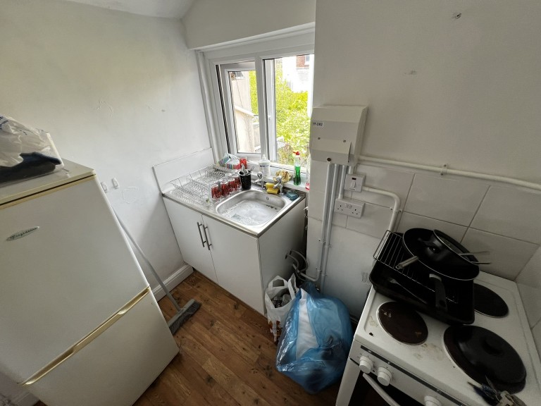 Images for Carmarthen, Carmarthenshire EAID:swift BID:0004-7720-8cbe-d305