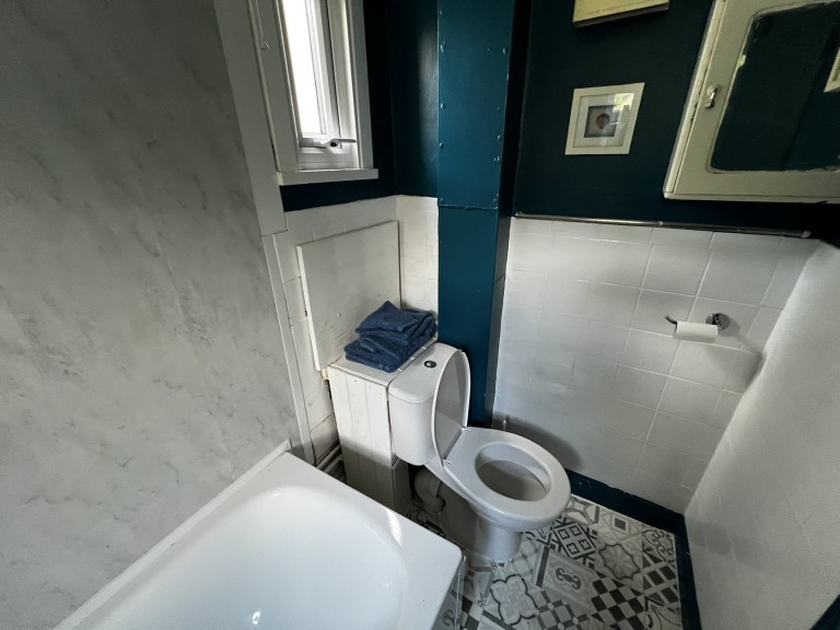 Images for Carmarthen, Carmarthenshire EAID:swift BID:0004-7720-8cbe-d305