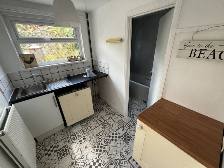 Images for Carmarthen, Carmarthenshire EAID:swift BID:0004-7720-8cbe-d305