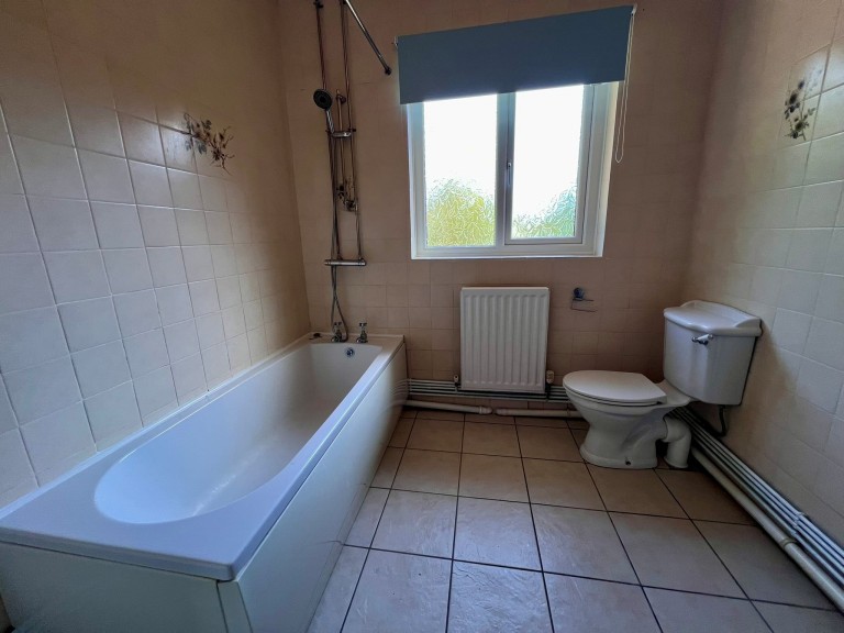 Images for St Clears, Saint Clears EAID:swift BID:0004-7720-8cbe-d305