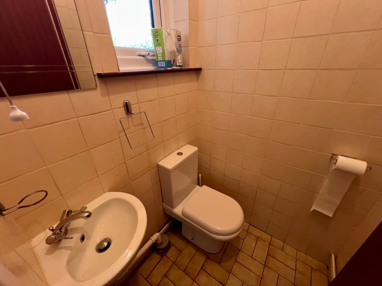 Images for St Clears, Saint Clears EAID:swift BID:0004-7720-8cbe-d305