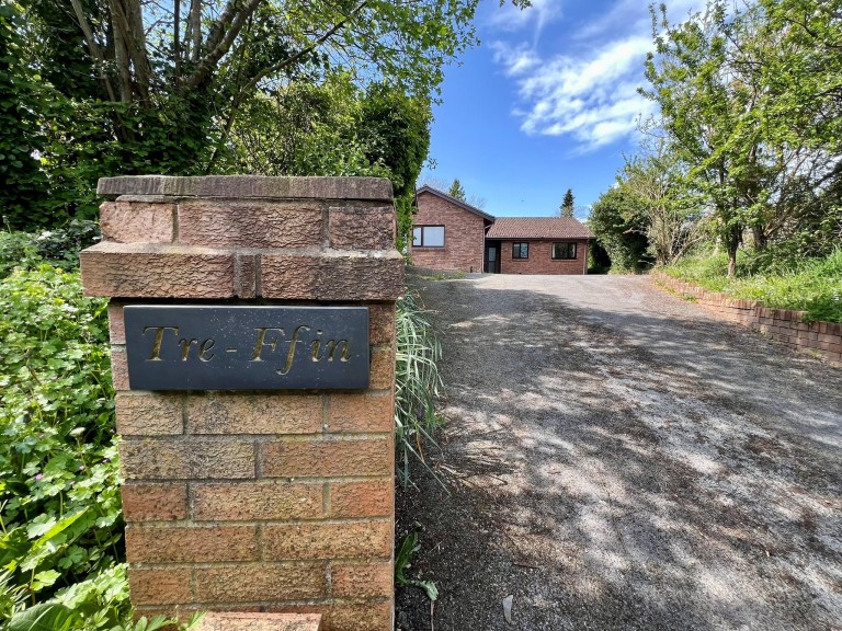Images for St Clears, Saint Clears EAID:swift BID:0004-7720-8cbe-d305