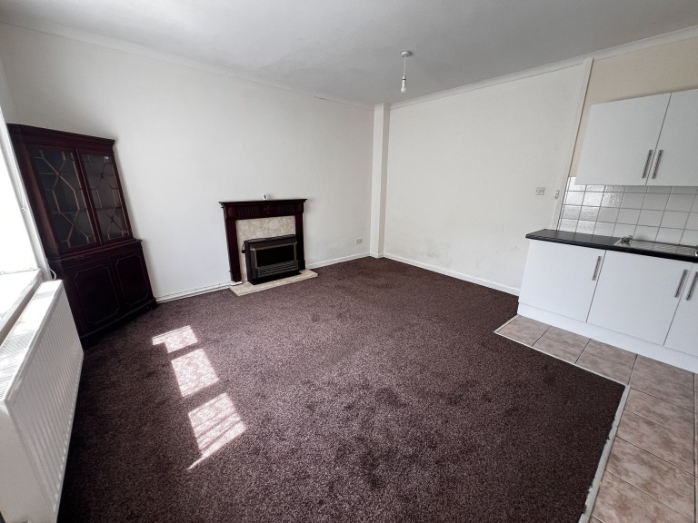 Images for Carmarthen EAID:swift BID:0004-7720-8cbe-d305