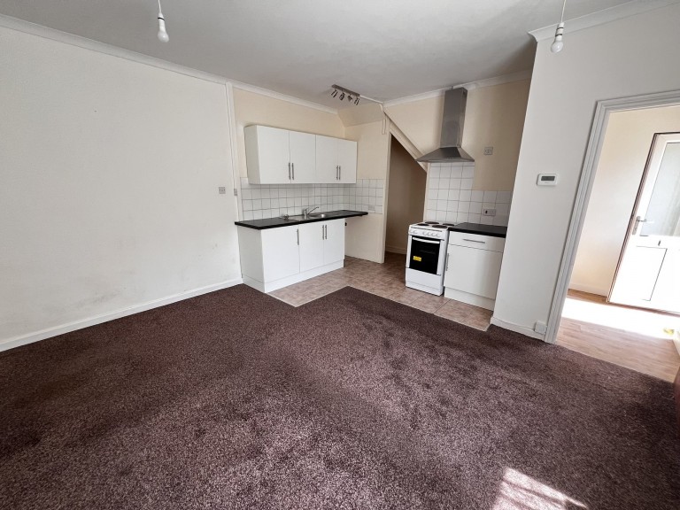 Images for Carmarthen EAID:swift BID:0004-7720-8cbe-d305