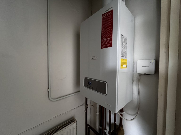 Images for Carmarthen EAID:swift BID:0004-7720-8cbe-d305