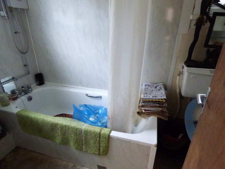 Images for Carmarthen EAID:swift BID:0004-7720-8cbe-d305