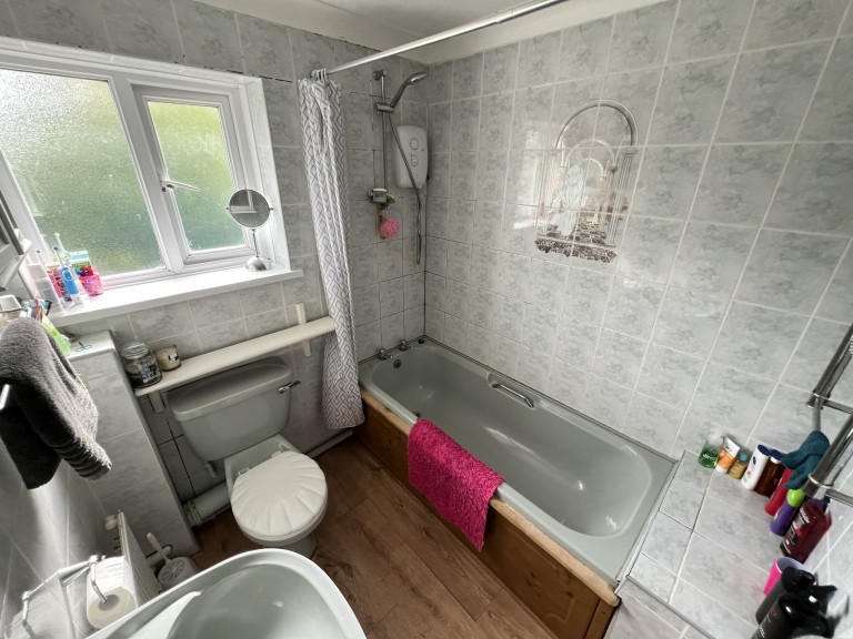 Images for Johnstown, Carmarthen, Carmarthenshire EAID:swift BID:0004-7720-8cbe-d305