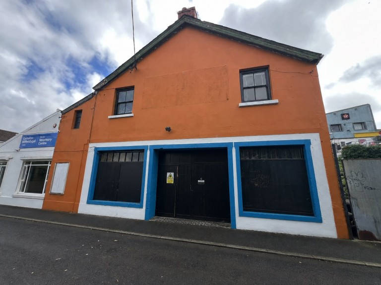 Images for Carmarthen EAID:swift BID:0004-7720-8cbe-d305