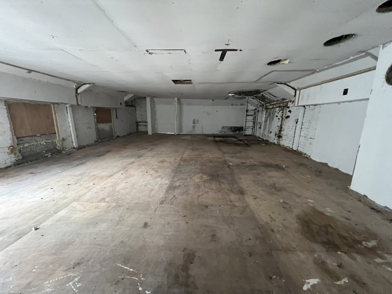Images for Carmarthen EAID:swift BID:0004-7720-8cbe-d305