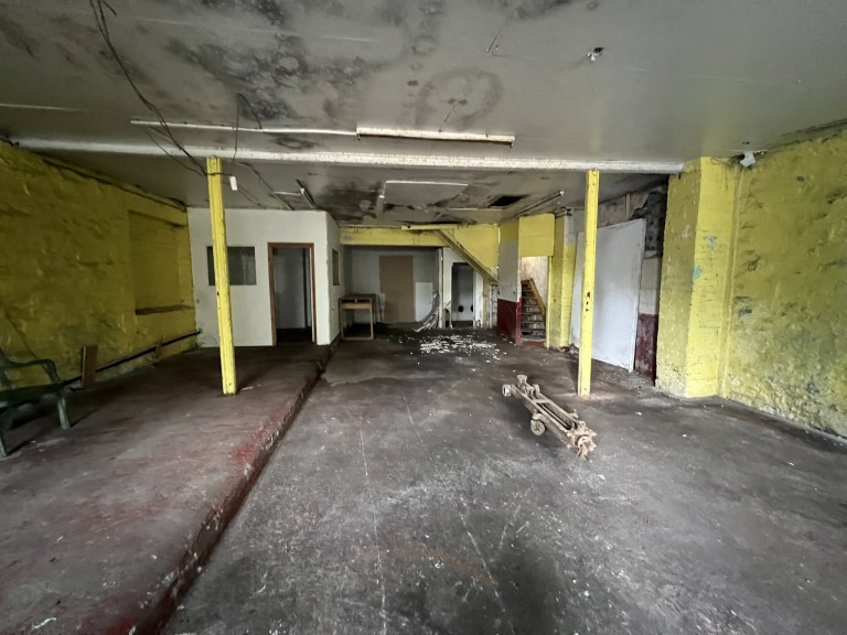 Images for Carmarthen EAID:swift BID:0004-7720-8cbe-d305