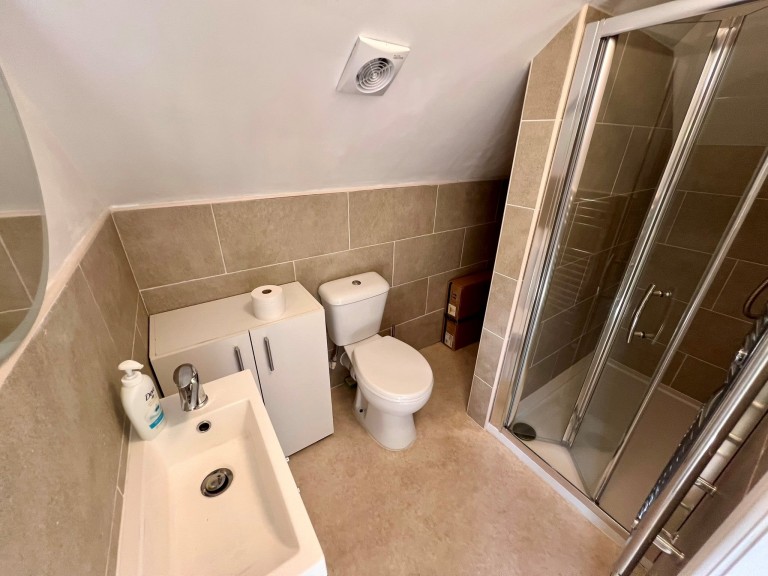 Images for Carmarthen, Carmarthenshire EAID:swift BID:0004-7720-8cbe-d305