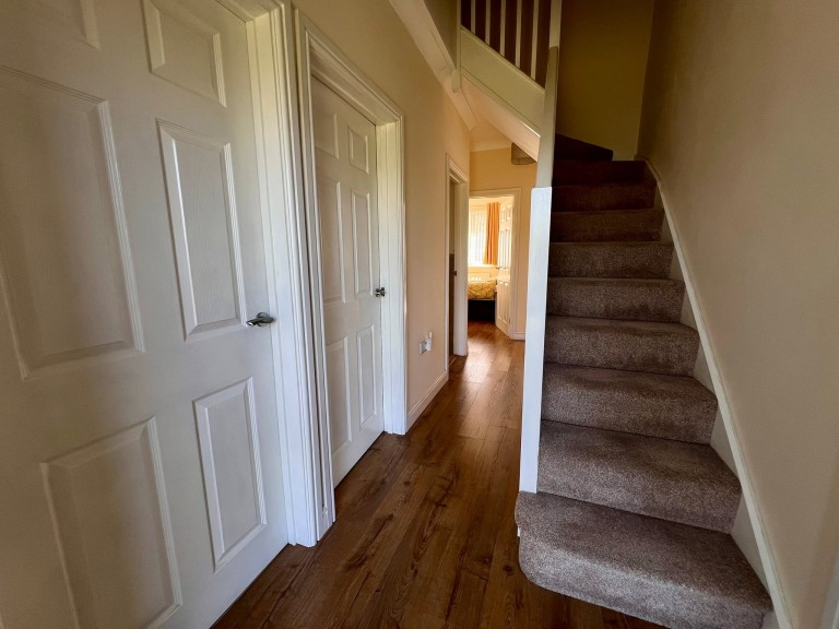 Images for Carmarthen, Carmarthenshire EAID:swift BID:0004-7720-8cbe-d305