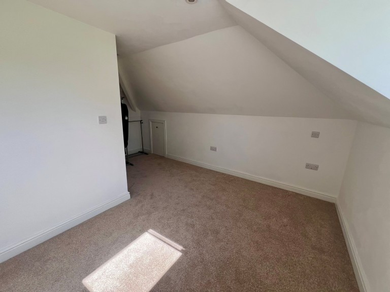 Images for Carmarthen, Carmarthenshire EAID:swift BID:0004-7720-8cbe-d305