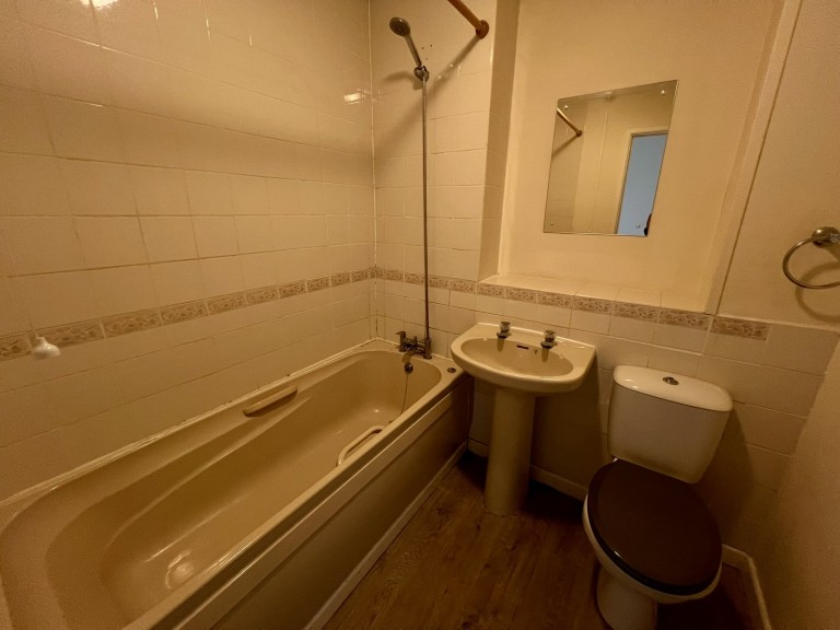 Images for Johnstown, Carmarthen EAID:swift BID:0004-7720-8cbe-d305