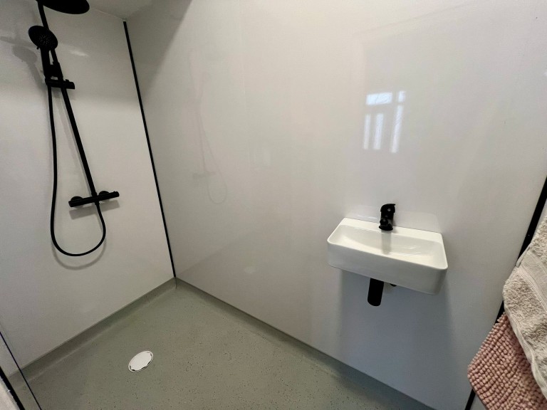 Images for Carmarthen, Carmarthenshire EAID:swift BID:0004-7720-8cbe-d305