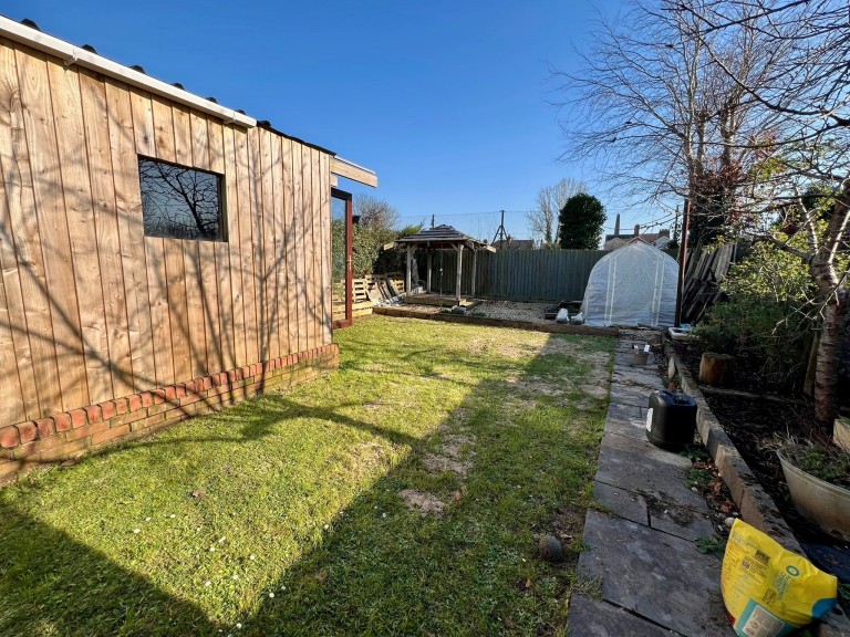 Images for Carmarthen, Carmarthenshire EAID:swift BID:0004-7720-8cbe-d305