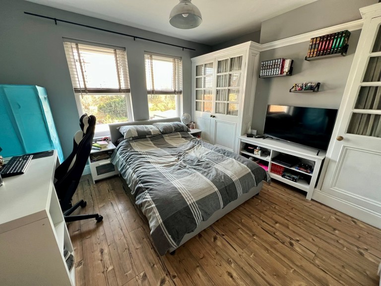 Images for Carmarthen, Carmarthenshire EAID:swift BID:0004-7720-8cbe-d305