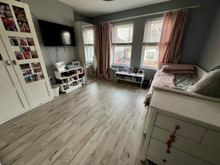 Images for Carmarthen, Carmarthenshire EAID:swift BID:0004-7720-8cbe-d305