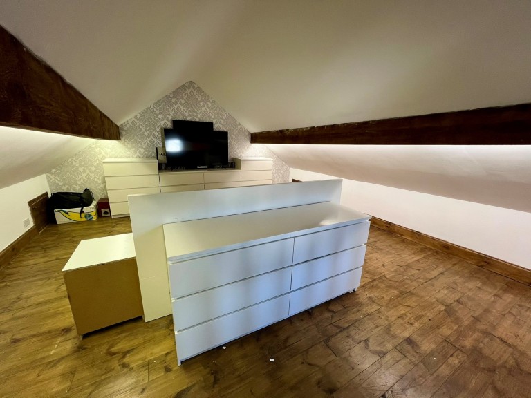 Images for Carmarthen, Carmarthenshire EAID:swift BID:0004-7720-8cbe-d305