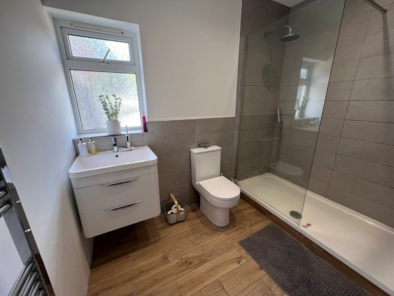 Images for Carmarthen, Carmarthenshire, Nantycaws EAID:swift BID:0004-7720-8cbe-d305
