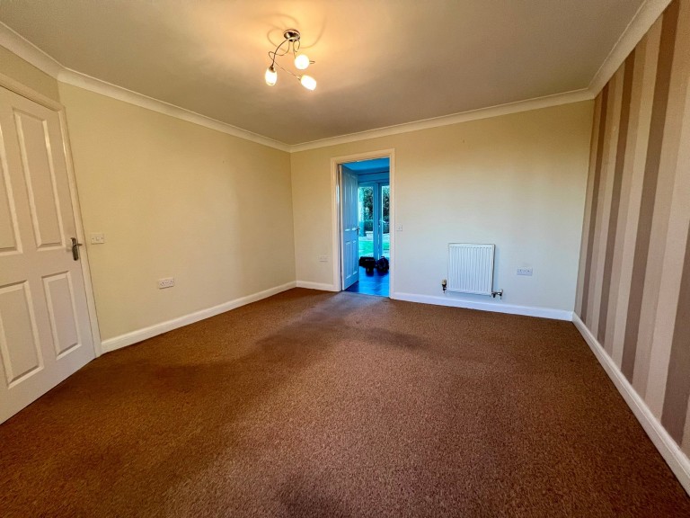 Images for Carmarthen, Carmarthenshire EAID:swift BID:0004-7720-8cbe-d305