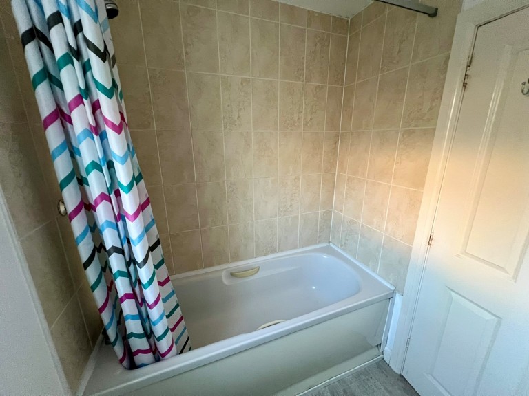 Images for Carmarthen, Carmarthenshire EAID:swift BID:0004-7720-8cbe-d305