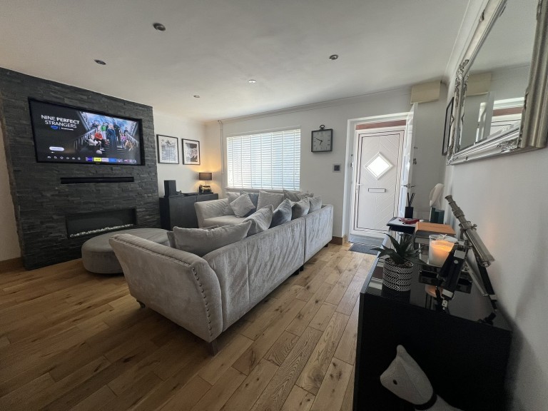 Images for Carmarthen, Carmarthenshire EAID:swift BID:0004-7720-8cbe-d305