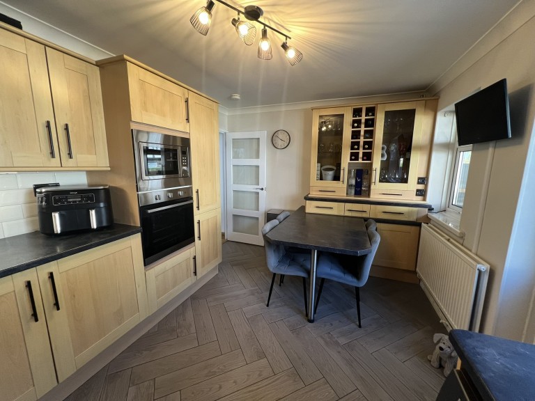 Images for Carmarthen, Carmarthenshire EAID:swift BID:0004-7720-8cbe-d305