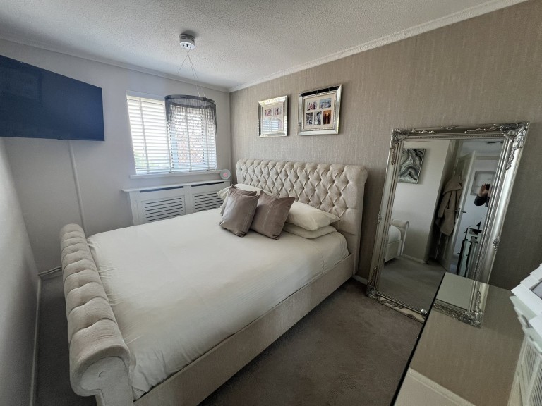 Images for Carmarthen, Carmarthenshire EAID:swift BID:0004-7720-8cbe-d305