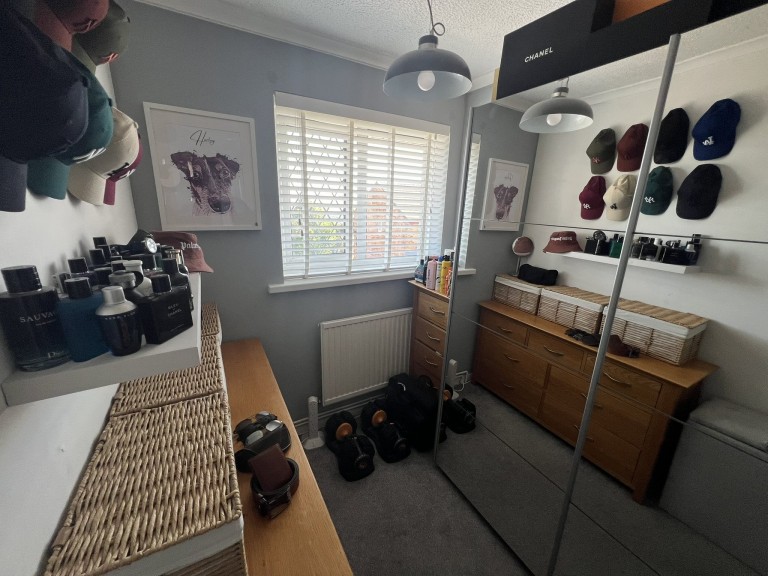 Images for Carmarthen, Carmarthenshire EAID:swift BID:0004-7720-8cbe-d305