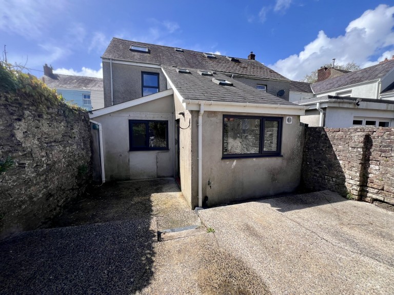 Images for Picton Place, Carmarthen EAID:swift BID:0004-7720-8cbe-d305