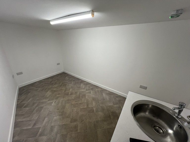 Images for Carmarthen, Carmarthenshire EAID:swift BID:0004-7720-8cbe-d305