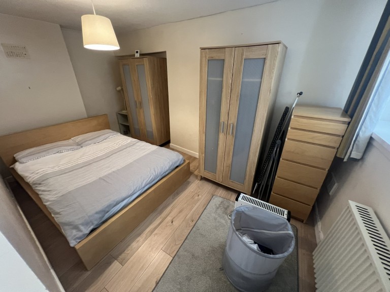 Images for Carmarthen, Carmarthenshire EAID:swift BID:0004-7720-8cbe-d305