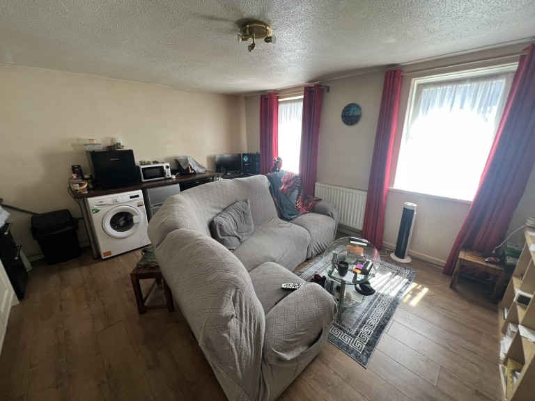 Images for Carmarthen, Carmarthenshire EAID:swift BID:0004-7720-8cbe-d305