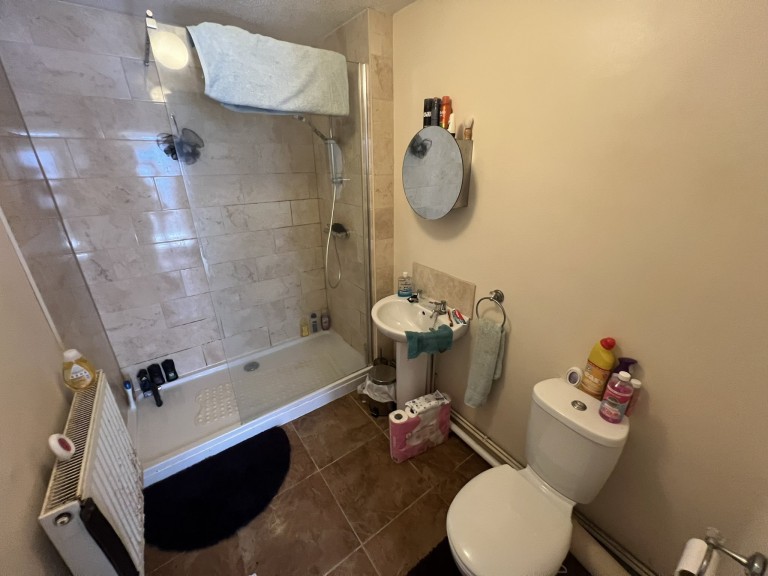 Images for Carmarthen, Carmarthenshire EAID:swift BID:0004-7720-8cbe-d305