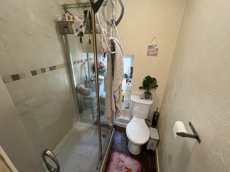 Images for Carmarthen, Carmarthenshire EAID:swift BID:0004-7720-8cbe-d305