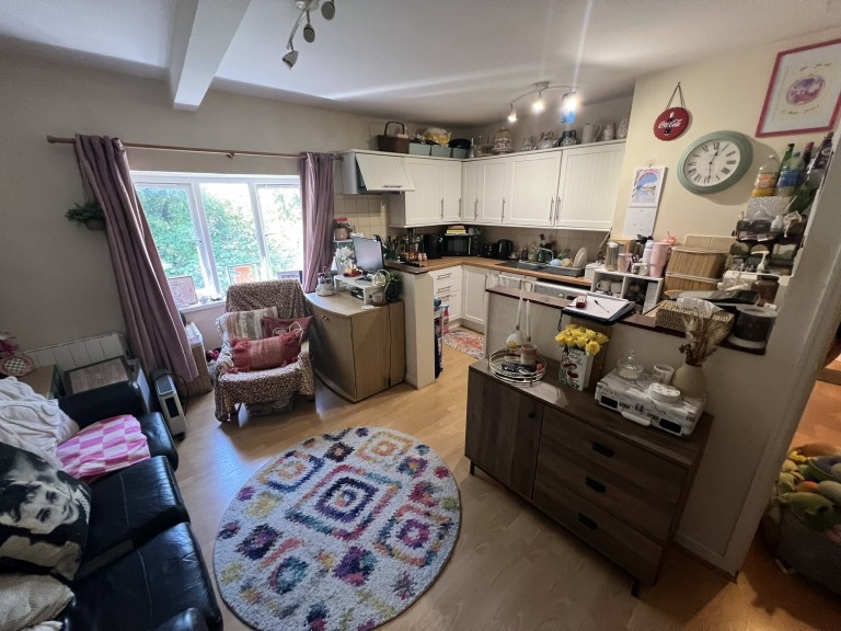 Images for Carmarthen, Carmarthenshire EAID:swift BID:0004-7720-8cbe-d305