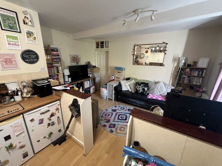 Images for Carmarthen, Carmarthenshire EAID:swift BID:0004-7720-8cbe-d305