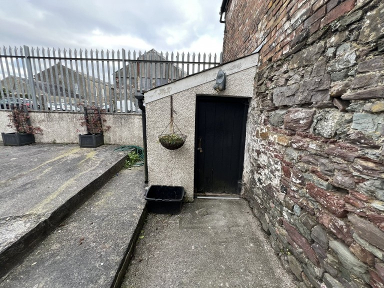 Images for Carmarthen, Carmarthenshire EAID:swift BID:0004-7720-8cbe-d305