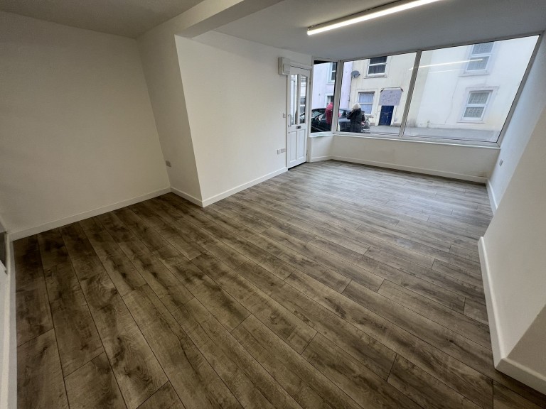 Images for Carmarthen, Carmarthenshire EAID:swift BID:0004-7720-8cbe-d305