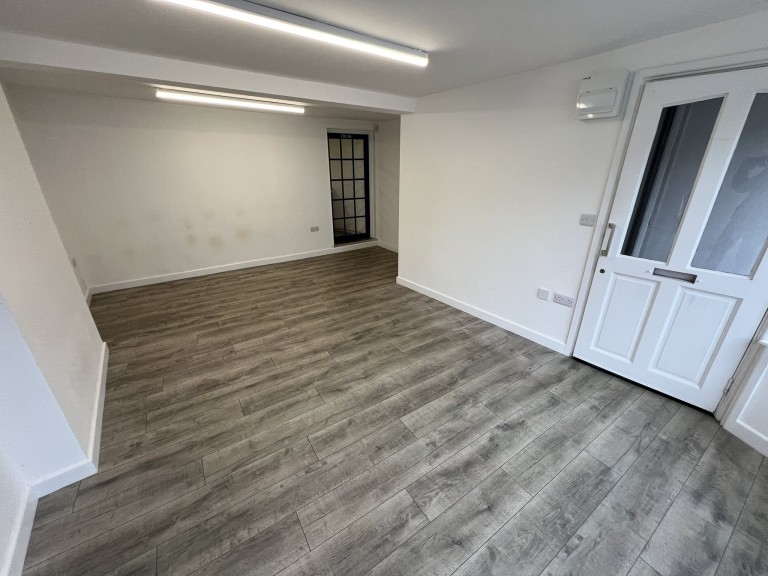 Images for Carmarthen, Carmarthenshire EAID:swift BID:0004-7720-8cbe-d305